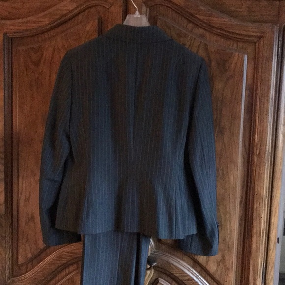 Suit - Picture 3 of 5